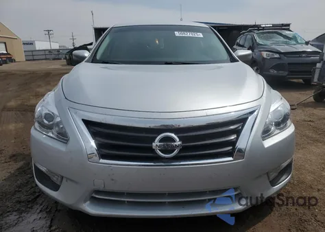 2015 Nissan Altima 2.5 из США, поврежденный, VIN 1N4AL3AP5FC200829